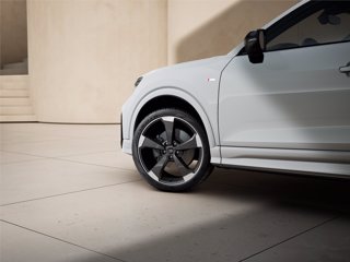AUDI Q2 35 TDI S tronic Identity Black