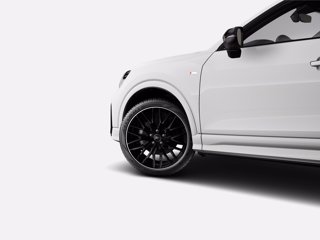 AUDI Q2 35 TDI S tronic Identity Black