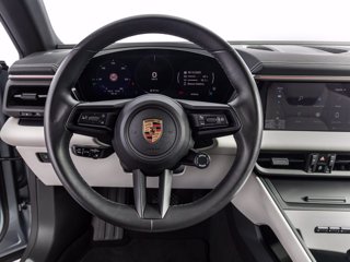 PORSCHE Macan 4